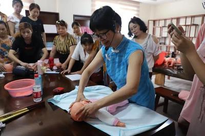 巾幗脫貧技能大培訓見成效 長壽區(qū)母嬰護理培訓點亮新生活