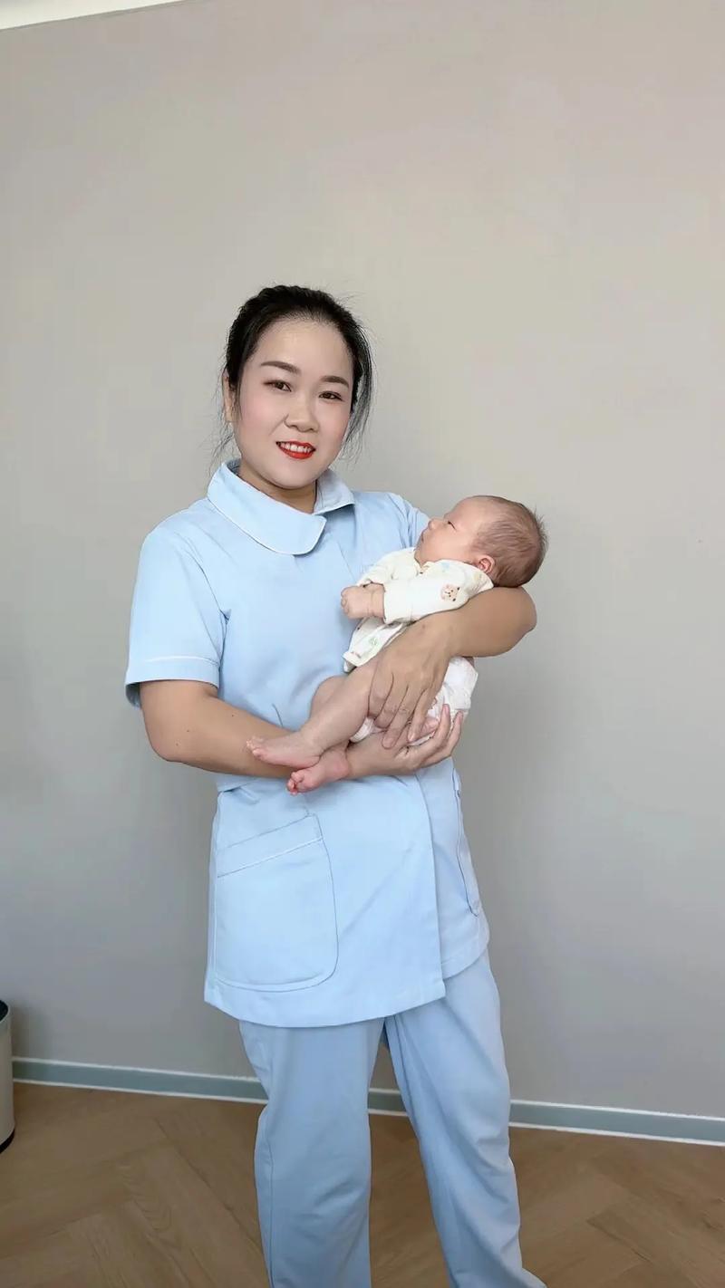 專業(yè)母嬰護(hù)理 月嫂服務(wù)，為新生家庭保駕護(hù)航